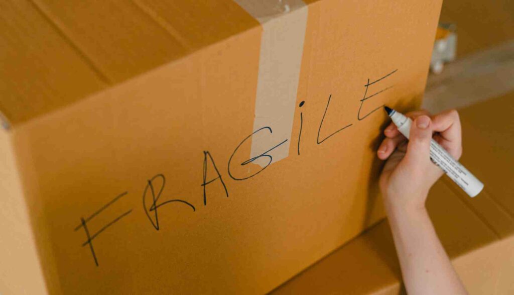 cum ambalezi obiecte fragile depozitare